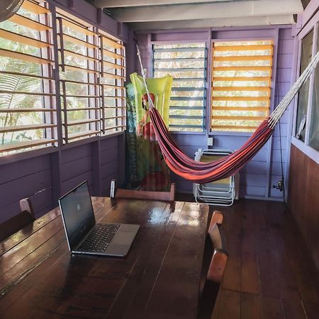 Anda Di Hows Hostel Placencia المظهر الخارجي الصورة