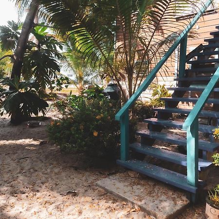 Anda Di Hows Hostel Placencia المظهر الخارجي الصورة