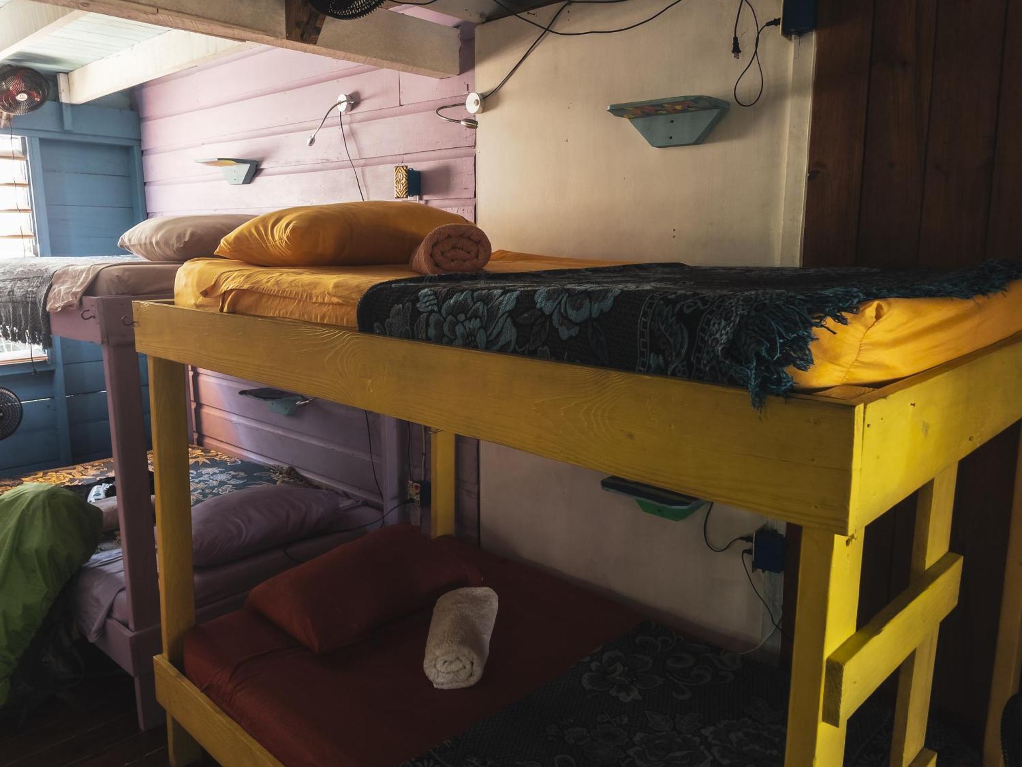 Anda Di Hows Hostel Placencia المظهر الخارجي الصورة