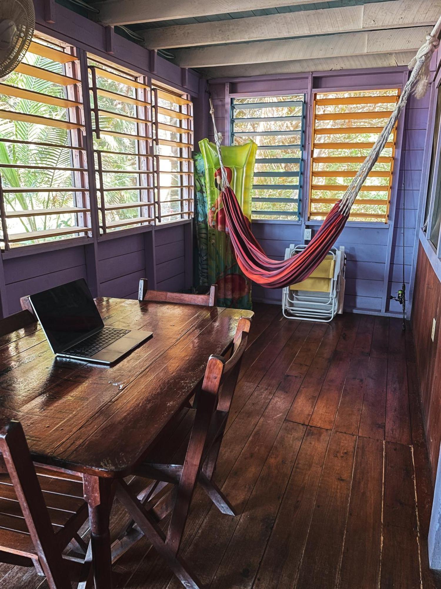 Anda Di Hows Hostel Placencia المظهر الخارجي الصورة