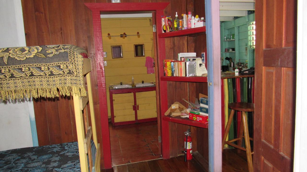 Anda Di Hows Hostel Placencia المظهر الخارجي الصورة
